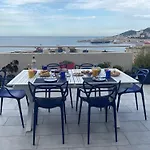 Suite Avec 2 Chambres D\'Hotes Pour 1 A 4 Personnes Avec Terrasse, Vue Mer, Parking Prive, Proche Port Et Aeroport