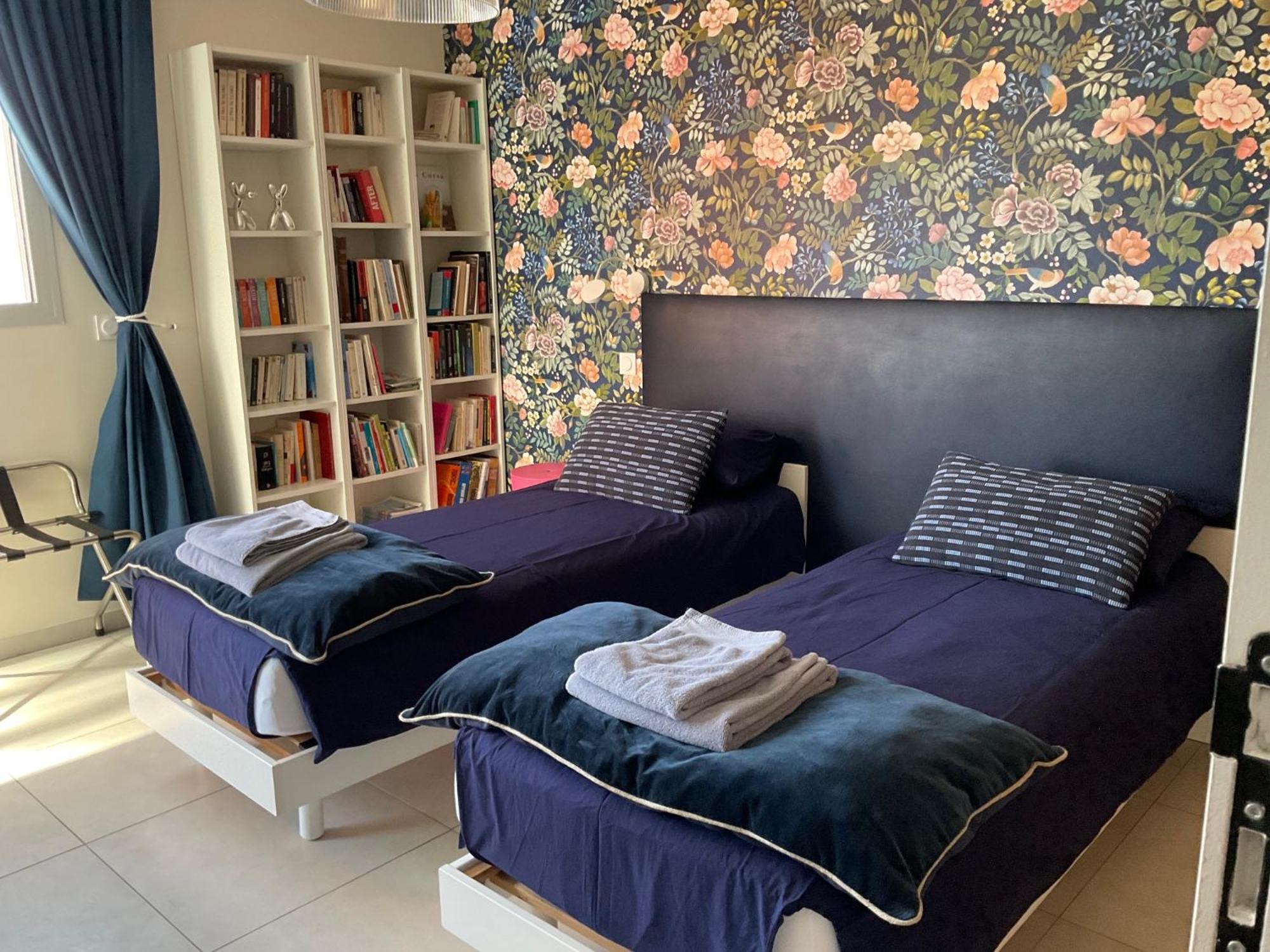 Avec 2 D'hotes Pour 1 A 4 Personnes Avec Terrasse, Vue Mer, Parking Prive, Proche Port Et Aeroport Ajaccio (Corsica)