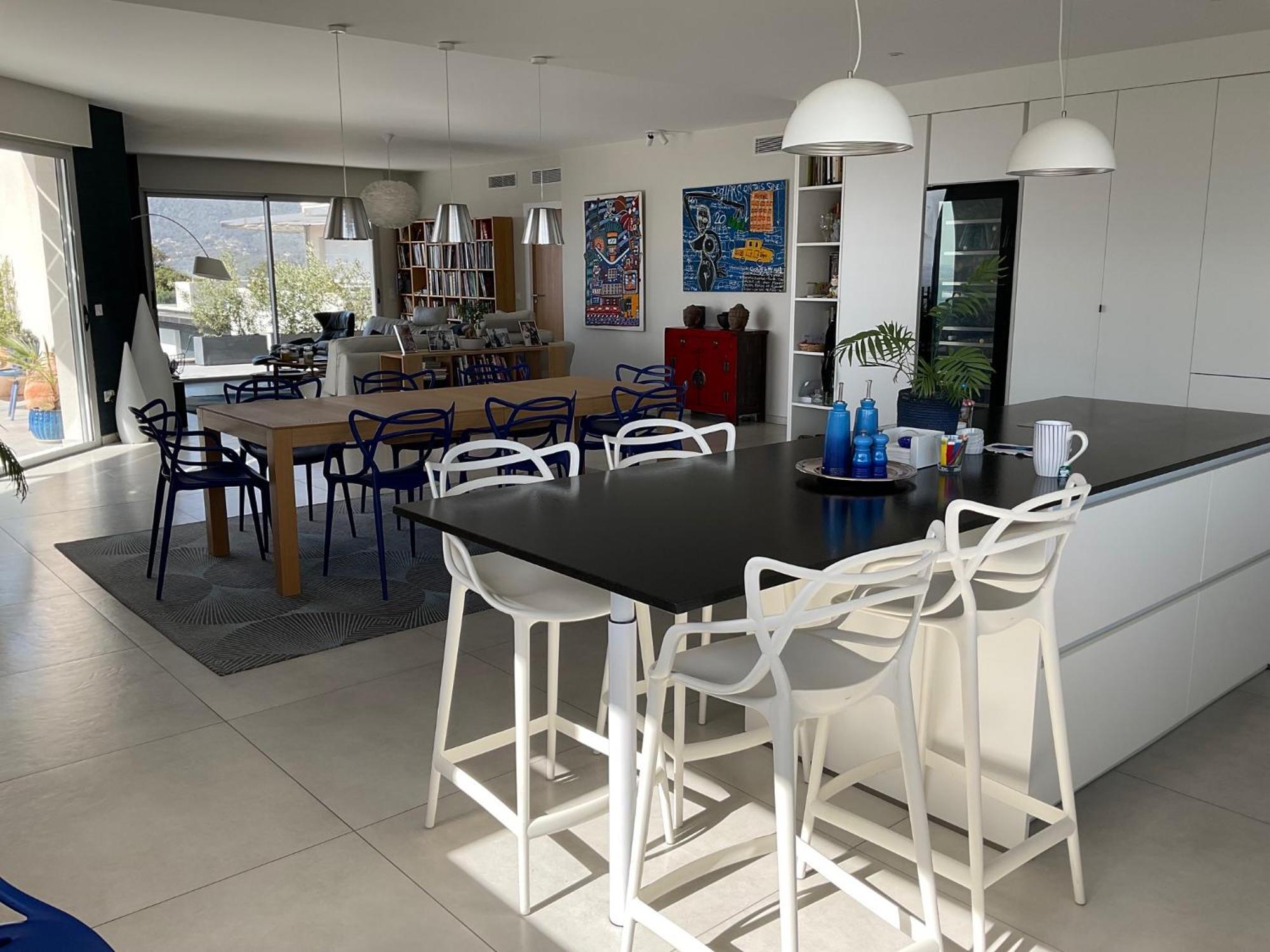 Avec 2 D'hotes Pour 1 A 4 Personnes Avec Terrasse, Vue Mer, Parking Prive, Proche Port Et Aeroport 4*