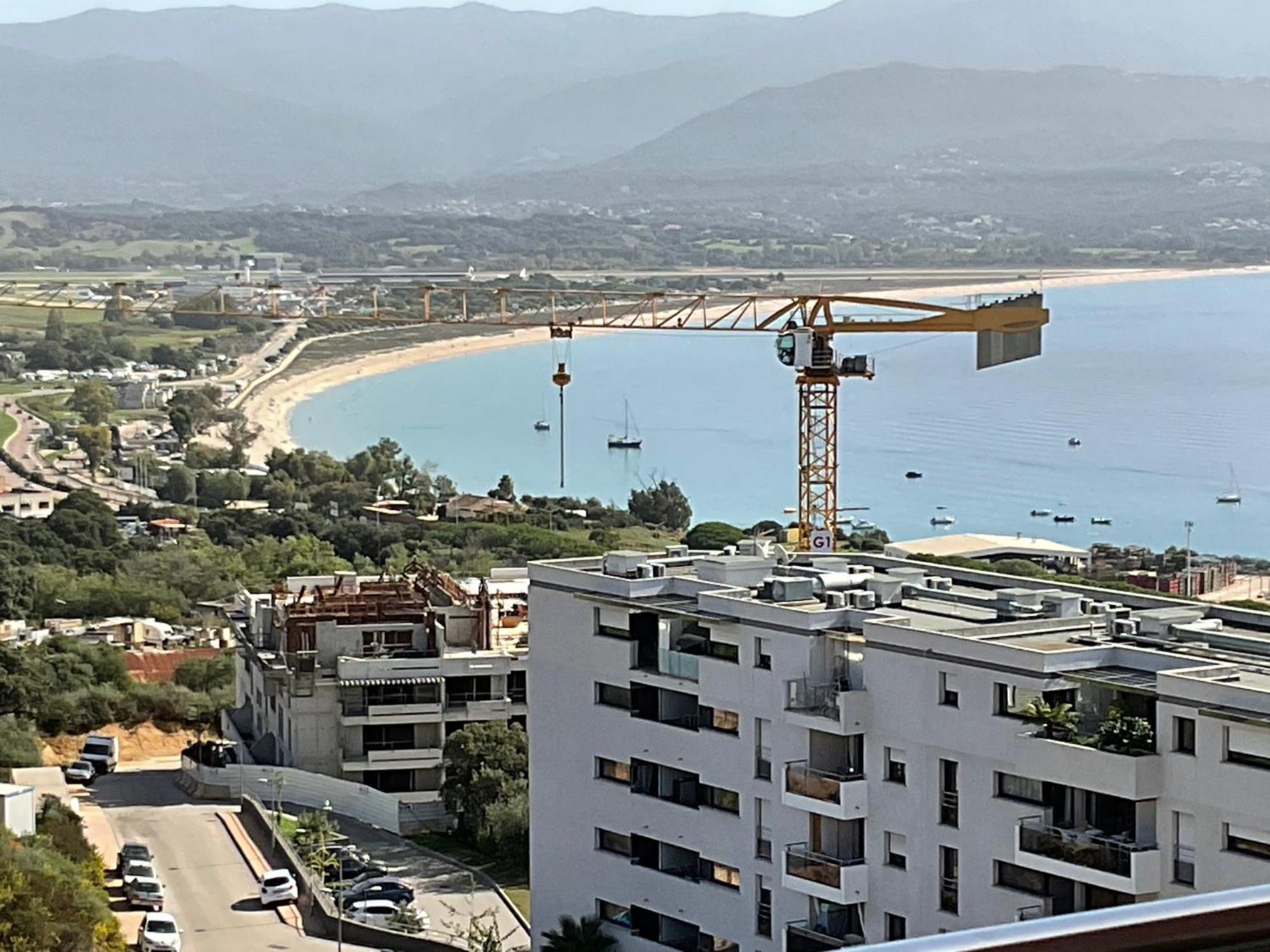 Avec 2 D'hotes Pour 1 A 4 Personnes Avec Terrasse, Vue Mer, Parking Prive, Proche Port Et Aeroport 4* Ajaccio (Corsica)